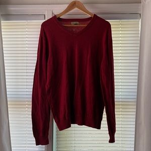 Mens L red sweater. No snags or tears